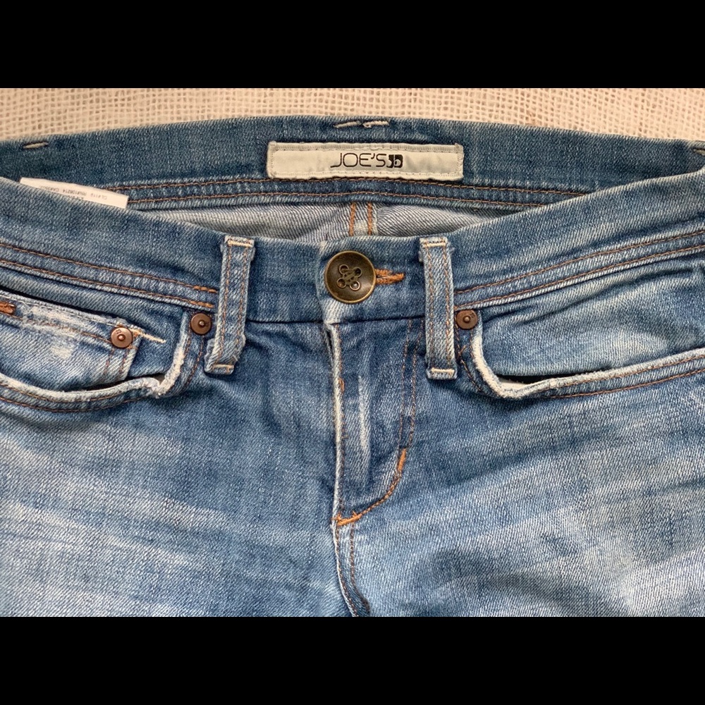 Size 25 Joes Jeans distressed bootleg jeans